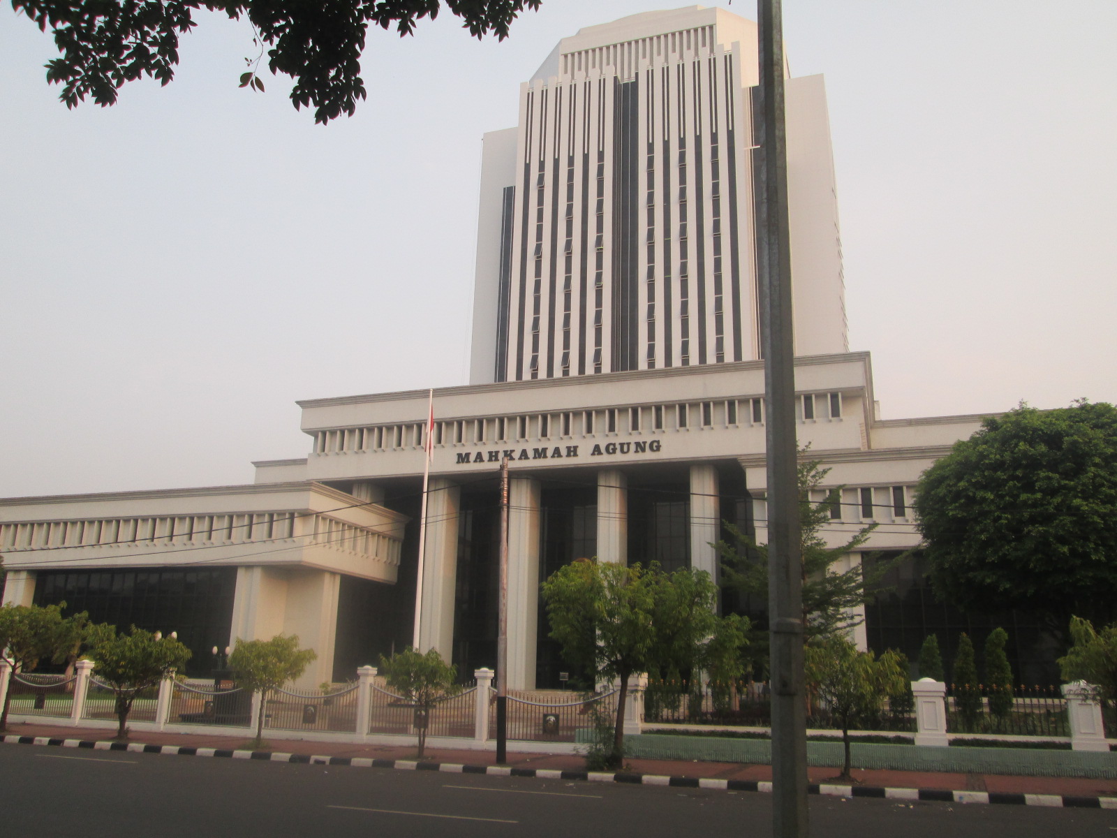 Gedung Mahkamah Agung Republik Indonesia, Jakarta - latar belakang hero PASNI